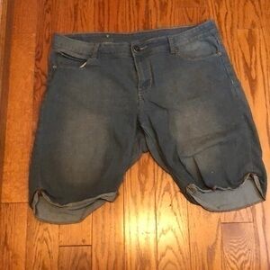 Women’s size 16 Bermuda short Jonathan Martin